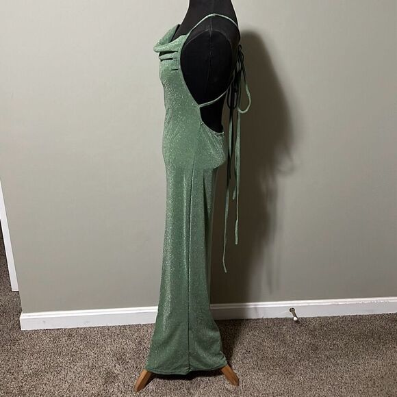 Women's Green Belle Knot Shoulder Backless Mermaid Hem Dress - Picture 3 of 10